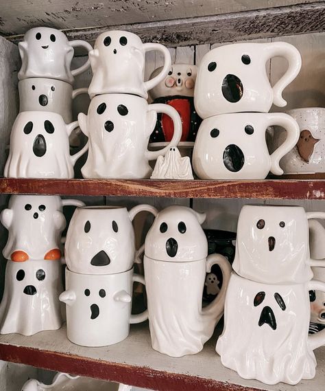 Halloween Pottery, White Ghost, Goth Home, Goth Home Decor, Cute Animal Drawings Kawaii, Clay Mugs, Fall Halloween Decor, Halloween Mug, Halloween Home Decor