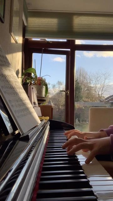 Piano By Window, Digital Piano Aesthetic, Aesthetic Room Shelf, Piano Motivation, I'm Feeling 22, Piano Aesthetic, Piano Performance, London Bedroom, Old Pianos