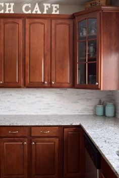 White Kitchen Marble Backsplash, Backsplash With Dark Cabinets, Trendy Kitchen Backsplash, Replacing Kitchen Countertops, Transitional Kitchen Design, White Marble Kitchen, Diy Kitchen Countertops, Cherry Kitchen, Brown Cabinets