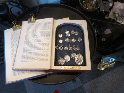 Jewelry Store Display inside an old book! I would make a beaded page holder instead of the clip. Creative Jewelry Displays, Jewelry Store Displays, Booth Decor, Craft Stalls, Display Props, Craft Display, Market Displays, Craft Show Displays, Creative Display