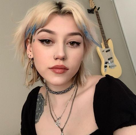 Uploaded by 𖤐. Find images and videos about kailee morgue on We Heart It - the app to get lost in what you love. E Girl Hairstyles, Kailee Morgue, Androgynous Haircut, Happy Solstice, E Girl, Alternative Hair, Estilo Punk, Hair Inspo Color, Aesthetic Hair