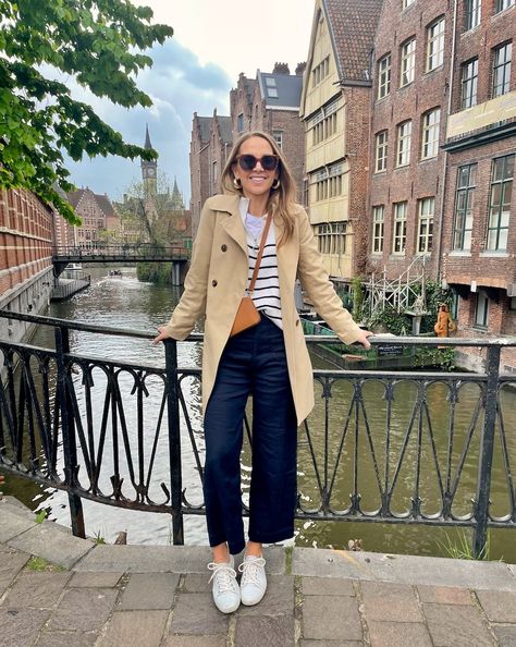 Look Casual Otoño, Madewell Leather Jacket, European Travel Outfit, Fall Travel Outfit, Europe Travel Outfits, Trench Coat Outfit, Europe Outfits, London Outfit, Italy Outfits