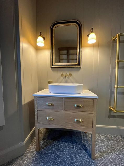 Small Ensuit, Ensuit Bathroom, Ensuite Bathroom Layout, Ensuite Bathroom Ideas Small, Drawer Bathroom Vanity, Ensuite Bathroom Designs, Small Ensuite, Bathroom Colour, Oak Vanity Unit