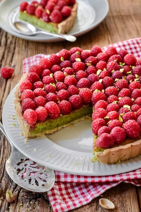 Pistachio Frangipane, Raspberry And Pistachio, Spring Sweets, Sunday Baking, Raspberry Pistachio, Pistachio Dessert, Baking Bad, Pistachio Recipes, Frangipane Tart