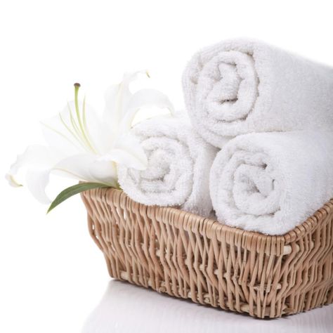 How to Roll Towels Spa-Style How To Display Towels, Fold Towels Like Hotel, Rolled Towels, Display Towels, Fold Towels, Towel Display, Folding Towels, How To Roll Towels, Decorating Bathroom