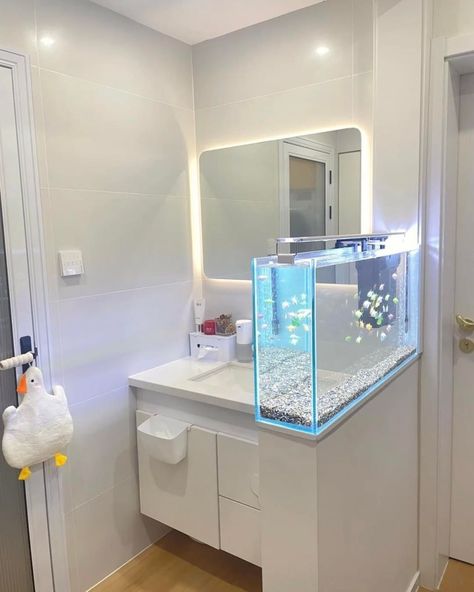 Diy Fish Aquarium, Aquarium Ideas Decoration, Small Aquarium Ideas, Fish Aquarium Ideas, Aquarium Furniture, Indoor Aquarium, Aquarium Room, Aquarium Freshwater, Aquarium Aesthetic