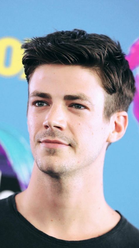 Flash Barry Allen, Finn Jake, The Flash Grant Gustin, Superhero Memes, Supergirl And Flash, Grant Gustin, Teen Choice Awards, Hottest Pic, Boys Haircuts