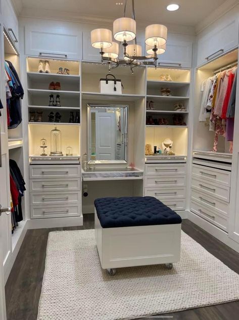 Designer Walk In Closet, Walk In Closets With Vanity, Lakehouse Bedroom, Diy Custom Closet, Master Closet Design, Painted Closet, Closet Design Layout, Beautiful Closets, Dressing Room Closet