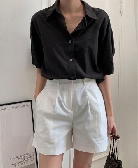 Short Polo Outfit Women, Short And Polo Outfit Women, Polo Outfit Ideas Women, Polo Shirt And Shorts Women, Polo Shirt Outfit Korean, Trouser Shorts Outfit High Waist, Short Korean Outfit, Polo Shorts Outfit Women's, Korean Polo Outfit Women