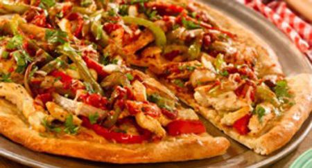 Chicken Fajita Pizza Recipe by Chef Mehboob Chicken Fajita Pizza, Pizza And Wings, Fajita Pizza, Chicken Pizza Recipes, Diy Pizza, Pizza Quiche, Pizza Sandwich, Pizza Ingredients, Chicken Fajita