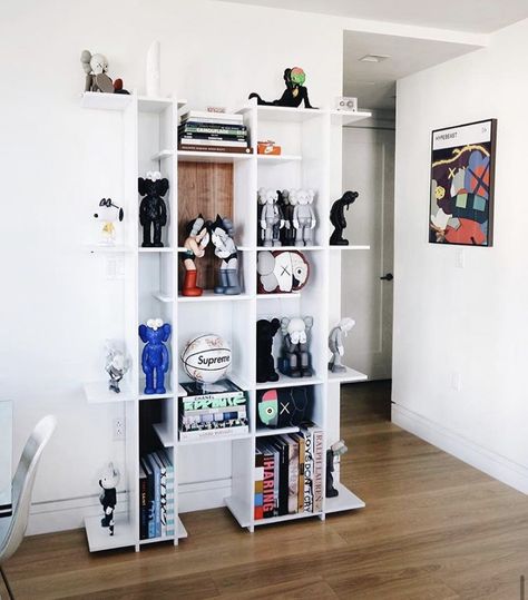 Bearbrick Living Room, Men Room Shelf Decor, Bearbrick Interior Design, Hypebeast Shelf Decor, Bearbrick Interior, Hypebeast House, Kaws Decor, Man Room Design, Sneaker Room