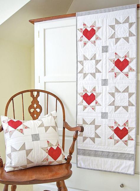 Free Quilt Table Runner Patterns Printables, Heart Table Runner Pattern, Valentines Quilt Patterns, Farmhouse Quilt Ideas, Fall Table Runners Patterns Free, Quilted Christmas Table Runners, Wedding Quilt Ideas, Table Runner Pattern Easy, Easy Quilting Patterns