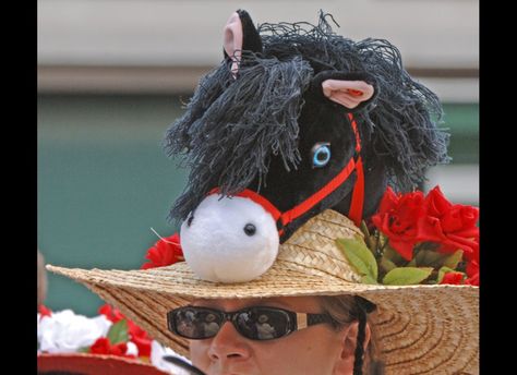 Funniest Hats at the Derby: Decapitated Horse Hat, It's the dead, soulless eyes that give this hat its edge... Kentucky Derby Hats Diy Funny, Crazy Kentucky Derby Hats, Diy Kentucky Derby Hat, Kentucky Derby Party Hats, Kentucky Derby Hats Diy, Derby Hats Diy, Run For The Roses, Ascot Hats, Crazy Hats