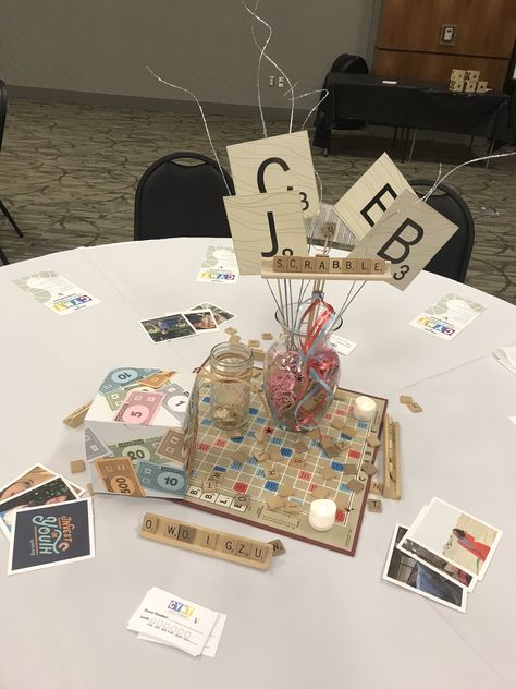 Game Themed Table Decor, Family Game Night Centerpieces, Game Themed Centerpieces, Board Game Table Centerpieces, Tv Game Show Party Ideas, Scrabble Themed Party, Board Games Theme Party Decorations, Trivia Table Decorations, Game Night Prom Theme