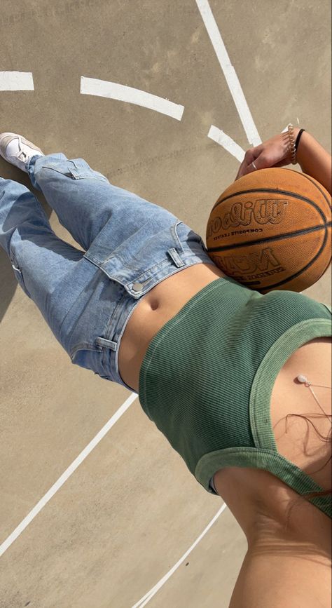 Basketball Aesthetic, Asthetic Pics, Basketball Motivation, Fitness Vision Board, Ball Aesthetic, Basketball Is Life, Sports Aesthetic, Basketball Wallpaper, Fashion Corner