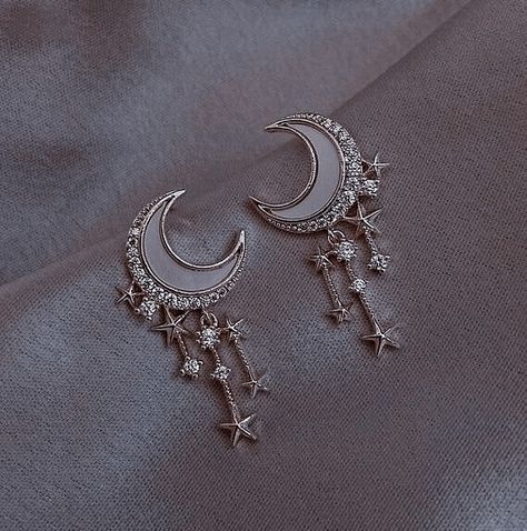 Greek Goddess Aesthetic Outfits, Greek Goddess Aesthetic, Silver Moon Earrings, Chaos Aesthetic, Star Nail Designs, Houses Of Westeros, Fine Art Portrait Photography, Aesthetic Rings, Aesthetic Accessories