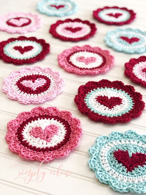 Pretty Valentine crocheted heart coasters or mug rugs. Pink and red valentine decor. Easy Crochet Valentine Gifts, Crochet Costers Ideas, Valentine Crochet Ideas, Valentines Crochet Ideas, Crochet Valentines Day, Crochet Heart Coaster, Crochet Valentines Ideas, Crocheted Hearts, Valentine Crochet