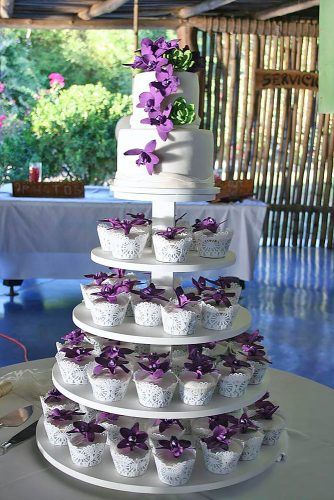 Wedding Cake With Cupcakes, Cake With Cupcakes, Purple Wedding Cakes, Wedding Treats, Cupcake Tower, Wedding Cakes With Cupcakes, Gold Wedding Cake, Cupcake Ideas, Wedding Cake Inspiration