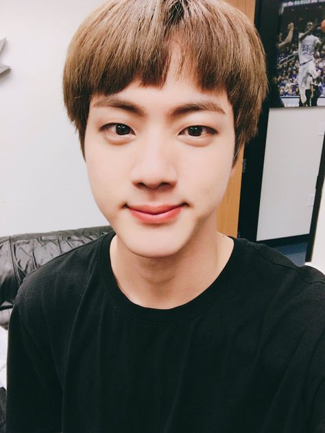 BTS Twitter [170326] Choppy Bangs, Coconut Hair, Jin Kim, Jin Bts, Seokjin Bts, Bulletproof Boy Scouts, Worldwide Handsome, Bts Bangtan Boy, Bts Jin