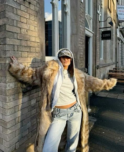 Winter Sade Aesthetic, Euro Winter Outfits, Avatar Moodboard, Unpolished Casual, Iceland Outfit, Fur Jacket Outfit, Winter Staples, Mantel Outfit, Fur Coat Outfit