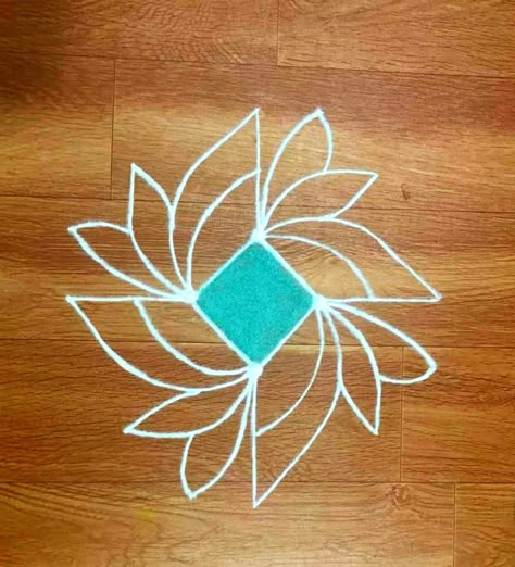 Rangoli 7*7 straight dots #rangoli #flower Simple Freehand Rangoli Designs, Simple Diwali Rangoli Designs Unique, Rangoli Corner, Tamil Kolam, Rangoli Flower, Rangoli Videos, Freehand Rangoli, Dot Kolam, India Decor