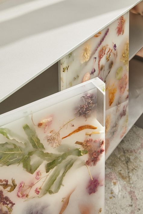 Cabinet Wallpaper, Floral Furniture, Metal Furniture Design, Resin Furniture, Romantic Flowers, Spring Design, Resin Flowers, Marimekko, Spring Garden