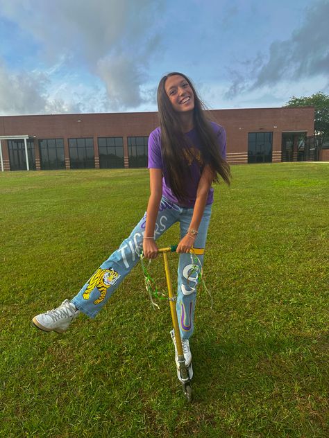 love my lsu painted jeans Lsu Painting, Painted Denim Jacket Lsu, Lsu Football Aesthetic, Lsu Apparel, Lsu Clothes, Painted Jeans