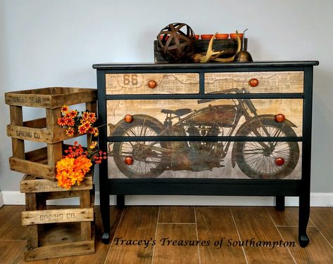 Decoupaged poster Dresser Redo, Decoupage Furniture, Boho Furniture, Artist Custom, Custom Painting, Furniture Painting, Furniture Renovation, Chalk Paint Furniture, Paint Furniture