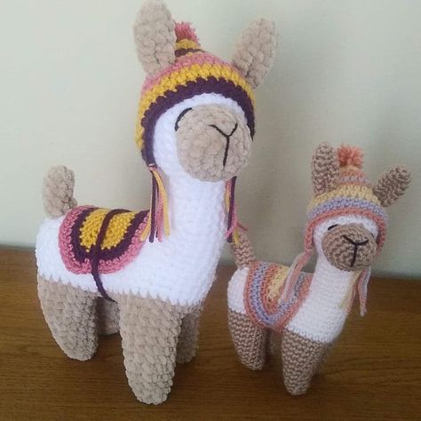 Stuffed Animal Patterns Crochet, Applique Patterns Free, Crochet Applique Patterns, Llama Crochet Pattern, Crochet Llama, Llamas With Hats, Crochet Applique Patterns Free, Llama Christmas, Crochet Snowflake Pattern