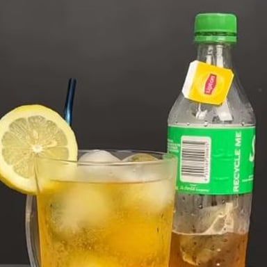 Move Over Iced Tea, Try This Viral Drink Recipe Made With Just Tea Bags And Sprite Sprite Tea, Iced Tea Recipes Homemade, Fun Drink Recipe, 3 Ingredient Desserts, Tea Drink Recipes, Unique Drink, Iced Tea Recipes, Delicious Drink Recipes, Unique Tea