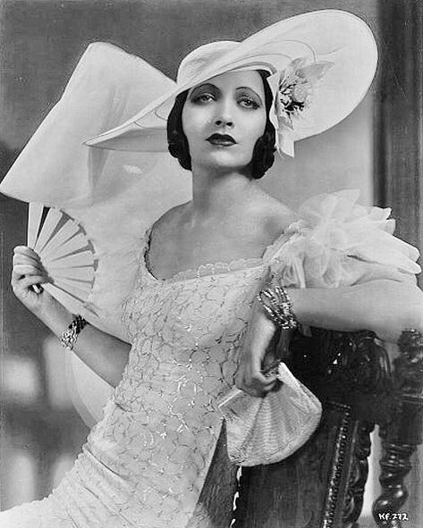 Kay Francis - Mandalay (1934) ⭐️ This whole look is to DIE for !!! 😍 Travis Banton, Gilbert Adrian, Adrienne Ames, Orry Kelly, Kay Francis, Edith Head, Hollywood Vintage, Glamour Vintage, Mae West