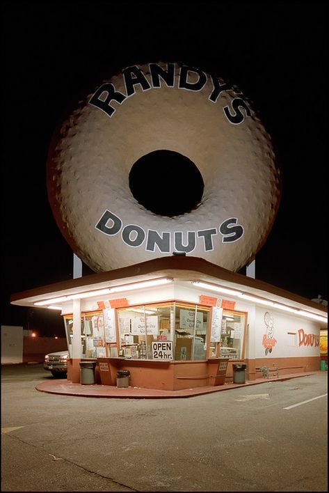 80s Diner, Randys Donuts, Unique Signage, Building Signs, Gas Stations, Roadside Attractions, Pitch Deck, California Travel, Shop Signs