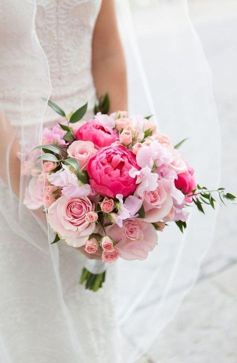 Wedding Esthetics, Winery Restaurant, White Rose Bridal Bouquet, Calla Lily Bridal Bouquet, Winter Bridal Bouquets, Vintage Bridal Bouquet, Pink Bridal Bouquet, Lily Bridal Bouquet, Red Bridal Bouquet