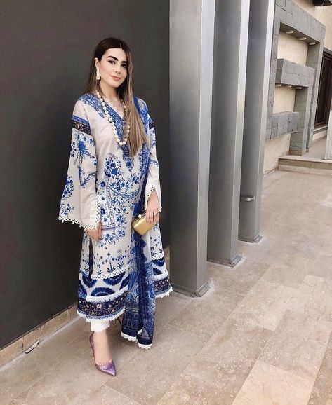 Eid Outfit Ideas, Pakistani Women Dresses, Latest Dress Design, Casual Indian Fashion, Desi Fashion Casual, Pakistani Fashion Casual, Casual Wear Dress, Beautiful Pakistani Dresses, Pakistani Dresses Casual