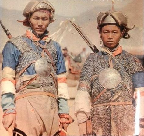 Tibetan warriors shown wearing helmets, mail armor and char-aina / mirror armor. Tibetan Armor, Tibetan Warrior, Mirror Armor, Chinese Armor Ancient, Mail Armor, Lamellar Armor, Theatrical Scenery, Chinese Armor, Warrior Costume