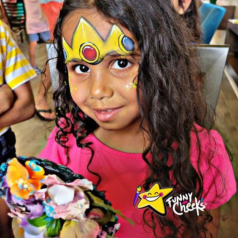 Princess Peach Face Paint, Mario Facepainting, Mario Face Paint, Face Painting Tutorials, Face Painting Easy, Kids Face Paint, Princesa Peach, Super Mario Party, Face Painting Designs