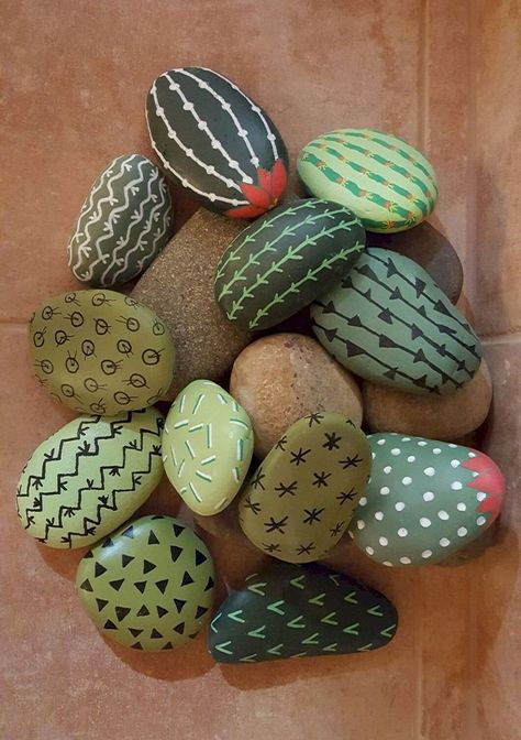 Tropisk Fest, Painted Rock Cactus, Rock Cactus, Presente Diy, Art Pierre, Cactus Diy, Mini Cactus, Painted Rocks Diy, Seni Cat Air