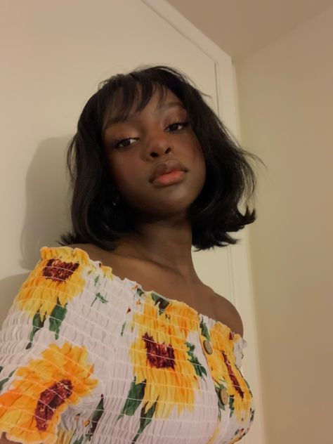 Bob bob with bangs, selfie, sunflower dress Short Hair With Bangs On Black Women, Bangs With Bob, Bob With Fringe, Curled Bob, Twa Hairstyles, Short Afro, Bob With Bangs, Professional Office, Natural Hair Styles Easy