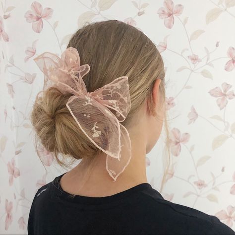 Hair Bun With Bow, Low Bun With Bow, Bun With Bow, Low Bun Wedding Hair, Bun Bow, Ballerina Hair, Bow Bun, Ballet Hairstyles, Prom Buns