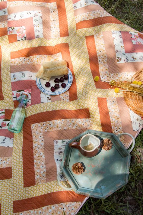 Picnic Blanket Quilt Patterns, Quilt Picnic Blanket, Picnic Quilt Ideas, Quilted Picnic Blanket, Cottagecore Quilt Pattern, Cottagecore Quilt, Picnic Quilt Pattern, Quilt For Beginners, Picnic Blanket Pattern