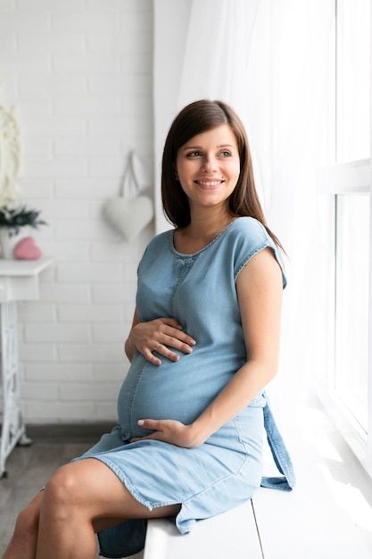 Sitting Window, Photo Pregnant, Photo Bebe, Cesarean Delivery, Woman Sitting, Pregnant Woman, Female Poses, Premium Photo, Pregnant Women