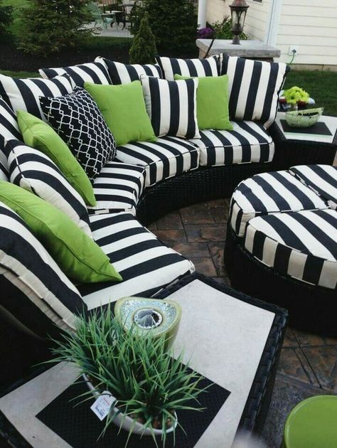 Black And Yellow Patio Decor, Aesthetic Patio Furniture, Patio Black And White, Black And White Patio Decor, Black And White Outdoor Patio, White Outdoor Patio, Black And White Patio, Black Patio Furniture, Beautiful Outdoor Furniture