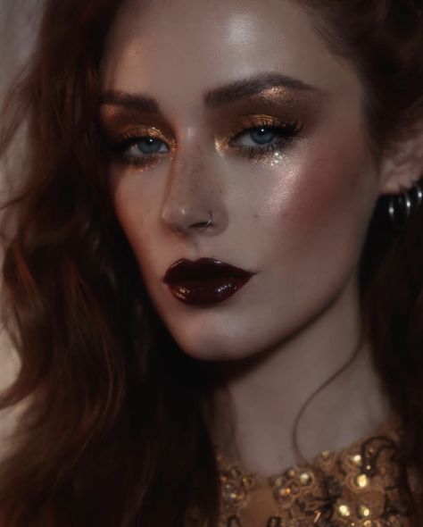 Persephone Aesthetic Makeup, Glam Makeup Looks Dramatic Gold, Dark Romantic Wedding Makeup, Gold Witch Makeup, Witch Beauty Makeup, Golden Goddess Makeup Look, Romani Make Up, Romani Makeup, New Year’s Eve Eye Makeup