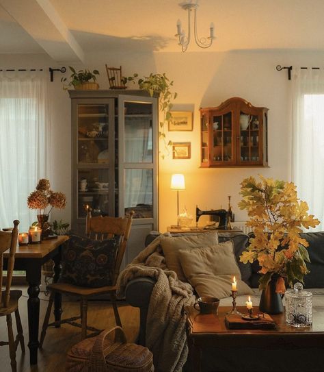 Lived In Apartment Aesthetic, Cottage Core Home Decor Living Room, Little Women House Aesthetic, Apartment Decorating Cottage Core, Tiny Cottage Living Room, Cozy Victorian Living Room, Grandmacore Living Room, Cottage Core Living Room Ideas, White Cottage Living Room