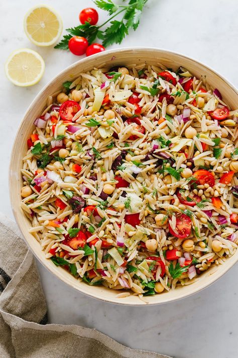 Orzo Salat, Mediterranean Orzo Salad, Mediterranean Orzo, Greek Orzo, Greek Pasta Salad Recipe, Greek Orzo Salad, Curry 3, Orzo Salad Recipes, Vegan Greek