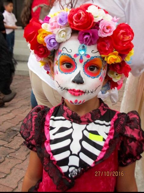 Catrina Kids Makeup, Kids Dia De Los Muertos Makeup Ideas, Coco Face Paint, Catrina Makeup Kids, Halloween Makeup Kids, Sugar Skull Halloween Makeup, Kids Halloween Makeup, Skull Halloween Makeup, Sugar Skull Face Paint