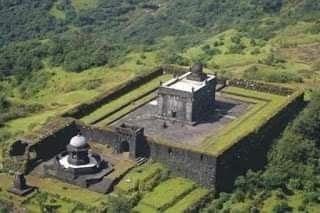 Jagadishwar Temple, Raigad At the foot of the Raigad Fort, there is a magnificent temple of Jagdishwar. Shivaji Maharaj was visiting this temple daily. There is a magnificent and beautiful idol of Nandi in front of the temple. There is a grand turtle in the middle of the tents. Hanuman's magnificent idol has been seen on the walls of the house. Temple has magnificent dome which represents moghal architecture. Shivaji Maharaj Samadhi, India Monuments, Raigad Fort, Maratha Empire, King Of India, Structure Art, Indian Royalty, Chatrapati Shivaji, Ancient Indian Architecture