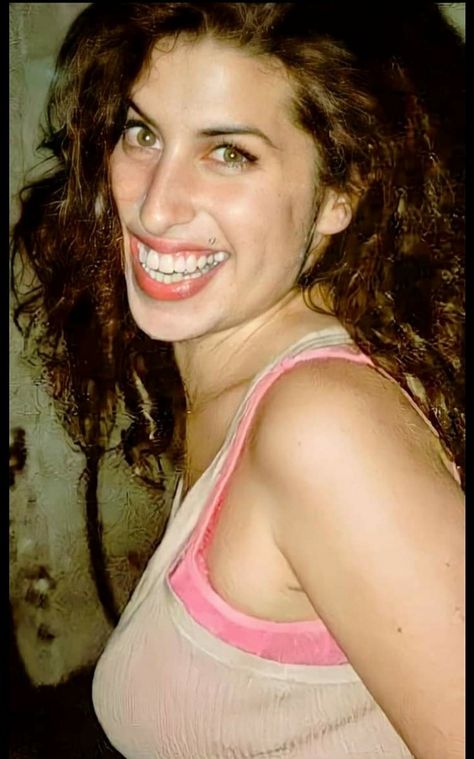 Amy Winehouse No Makeup, No Makeup, Amy Winehouse, French Press, Love Her, Miami, Makeup, Music, Quick Saves