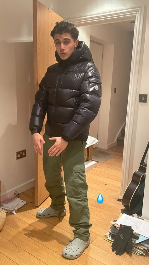 Shiny Puffer Jacket Outfit Men, Moncler Puffer Jacket Outfit Men, Moncler Jacket Outfit Men, Moncler Outfit, Chav Style, Best Puffer Jacket, Bubble Jacket Men, Mens Puffer Vest, Bubble Jacket