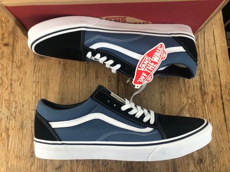 Black And Blue Vans, Vans Azul, Black Vans Shoes, Vans Old School, Tenis Vans, Vans Original, Old Skool Black, Blue Vans, Vans Blue